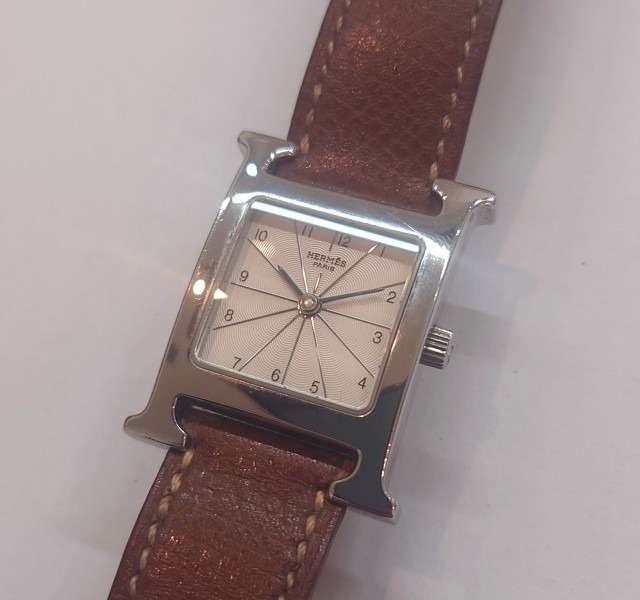 エルメス Ｈウォッチ HH1.210 白文字盤 レザーベルト 買取価格 ￥58,000-